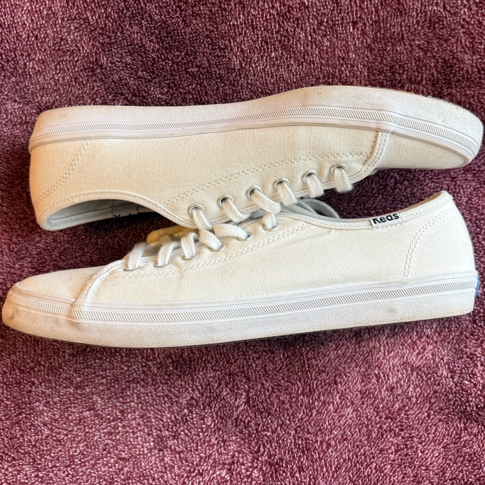 Sold‼️ Women's Cream Canvas Sneakers